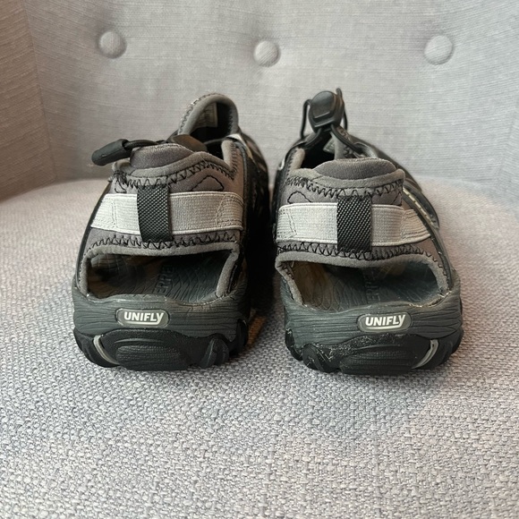 Merrell hiking close toed sandals like new size 10.5 - Picture 4 of 7